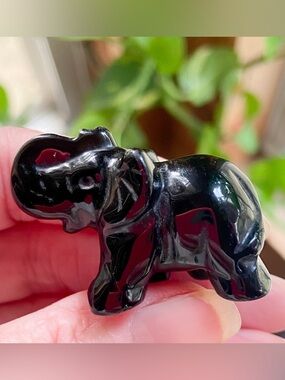 2 Obsidian Black Crystal Elephants. Dragon Glass Truth Trauma Reflection NWOT